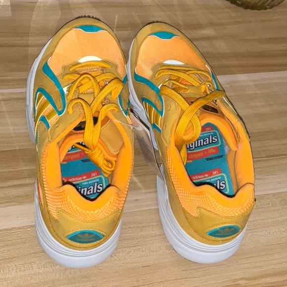 🚨NEW🚨 ADIDAS MEN SIZE 9.5 - Picture 3 of 4